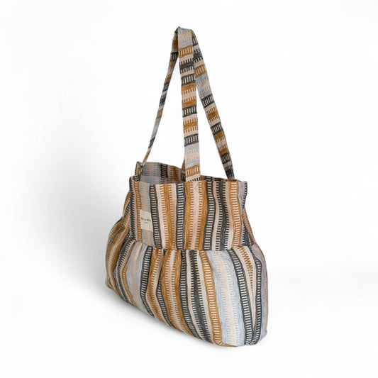 Medium ruffle tote bag