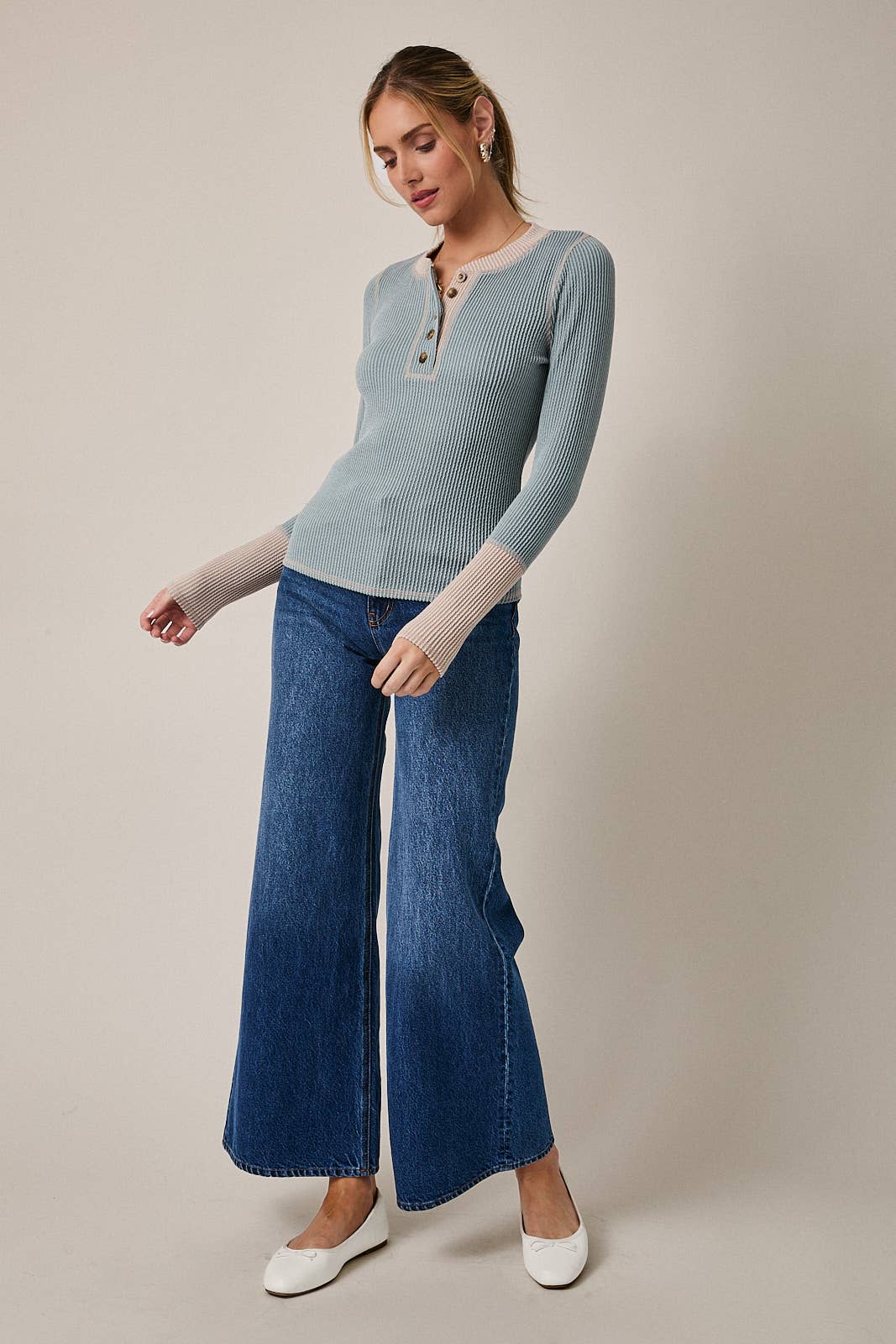 ROUND NECK LONG SLEEVE BUTTON UP TOP