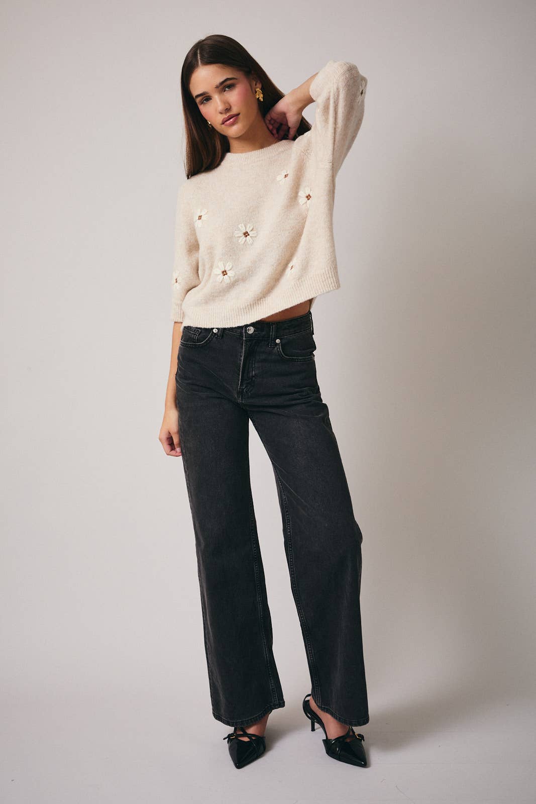 ROUND NECK SHORT SLEEVE FLOWER SWEATER TOP