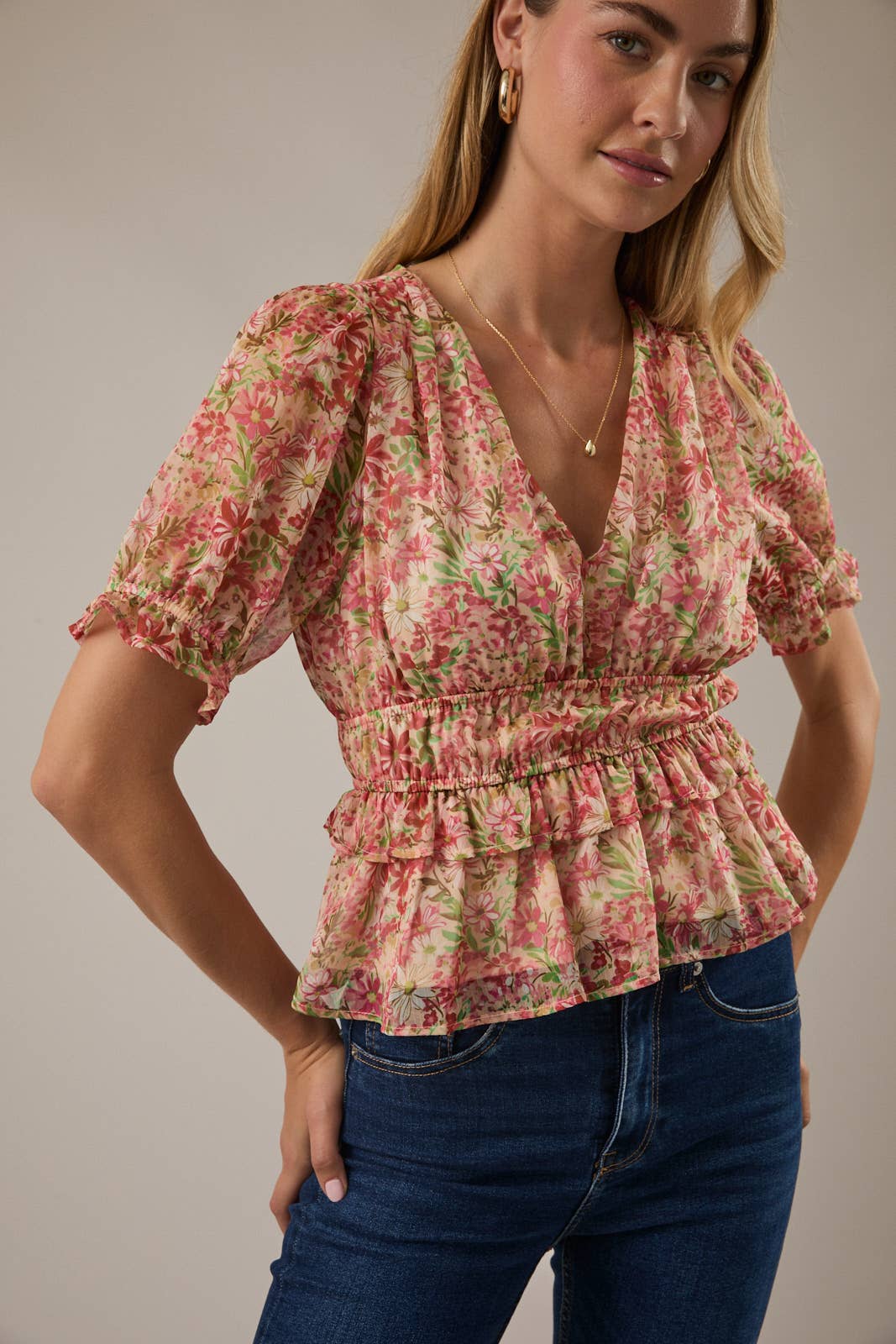 V NECK RUFFLE TOP