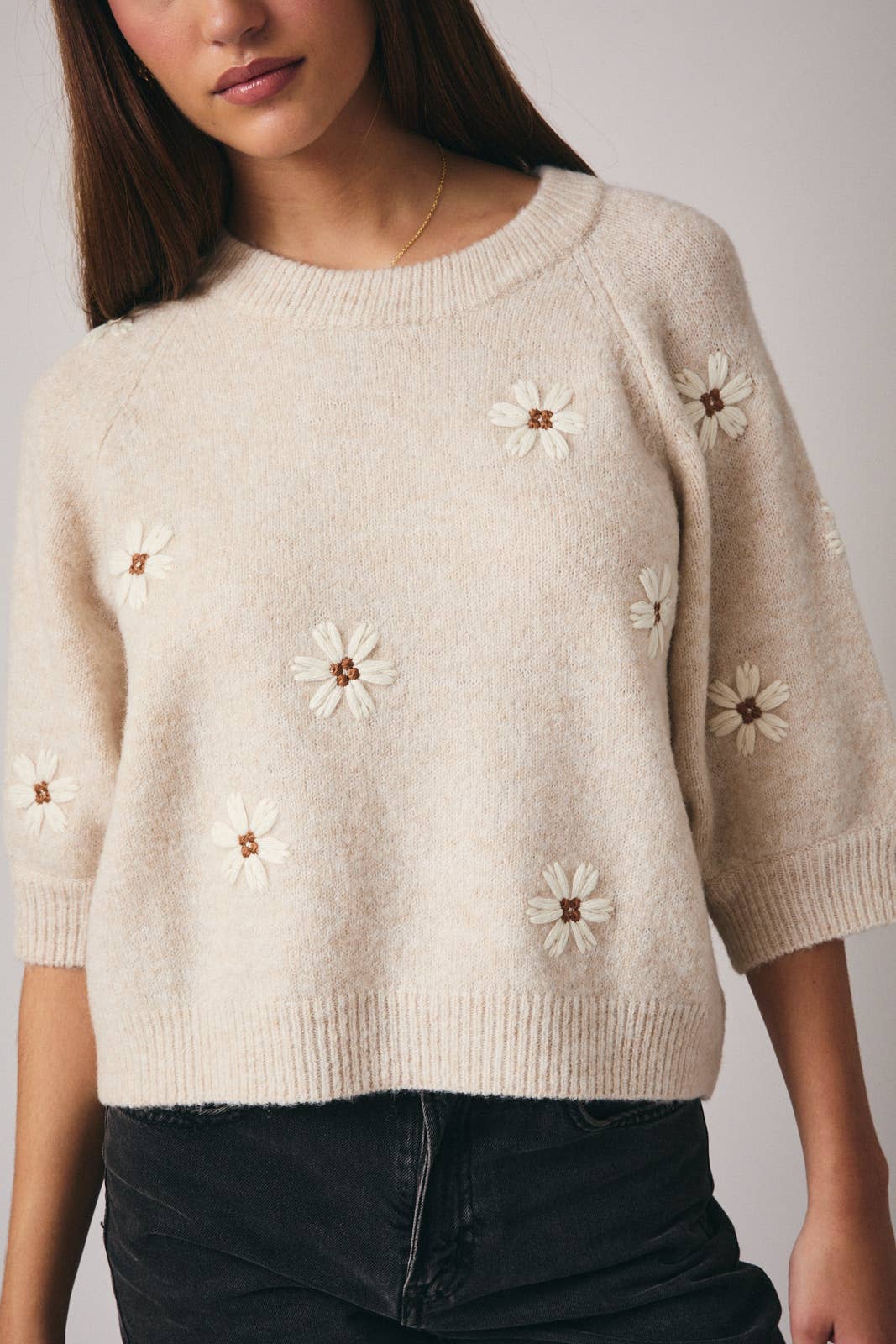 ROUND NECK SHORT SLEEVE FLOWER SWEATER TOP