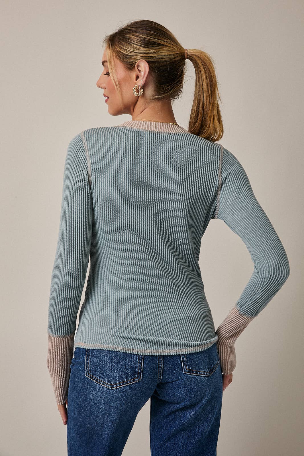 ROUND NECK LONG SLEEVE BUTTON UP TOP