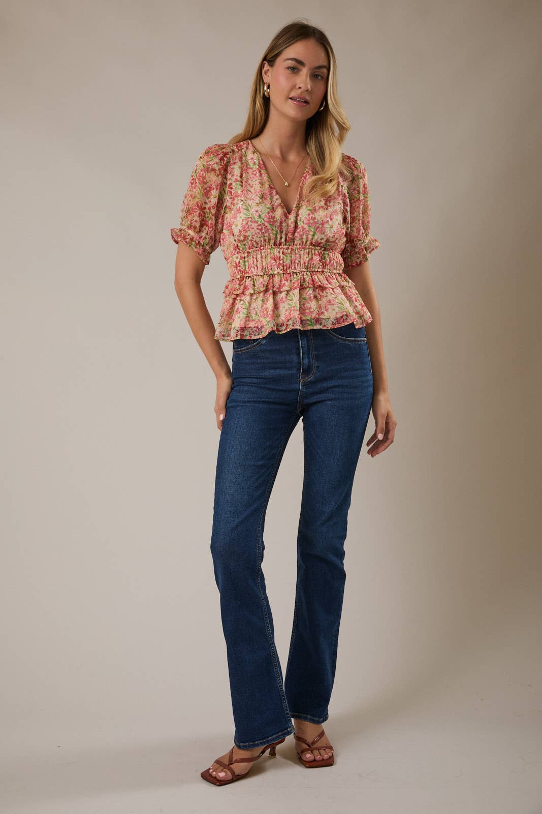 V NECK RUFFLE TOP