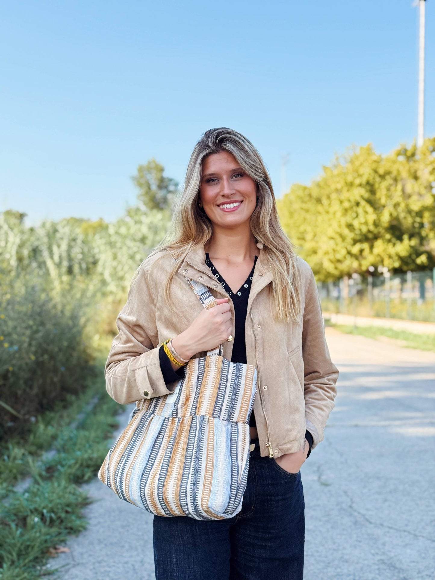 Medium ruffle tote bag
